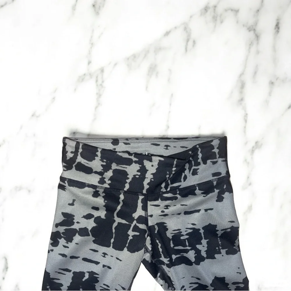 Alo Yoga Cropped Airbrush Leggings